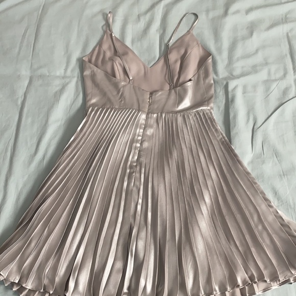 An Xs mini dress from Marciano - Picture 2 of 2